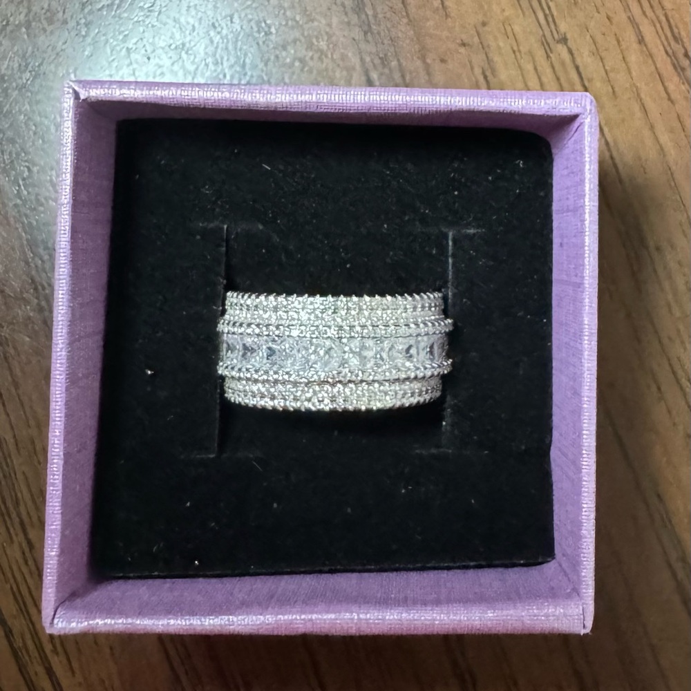 Elegant Silver Band Ring